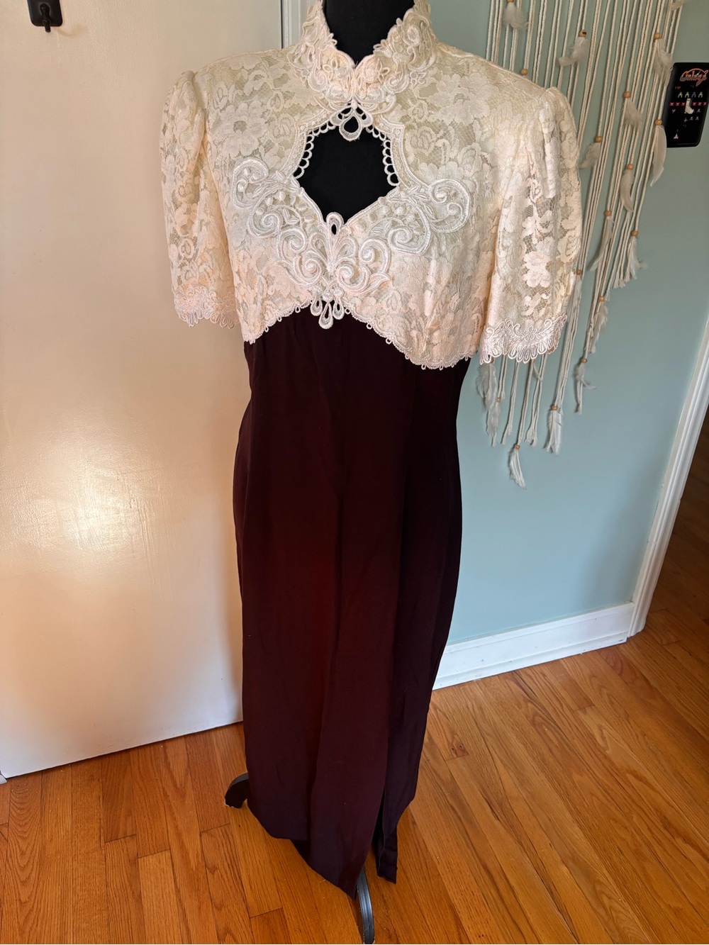 Vintage Elegant Ivory Lace Evening Dress